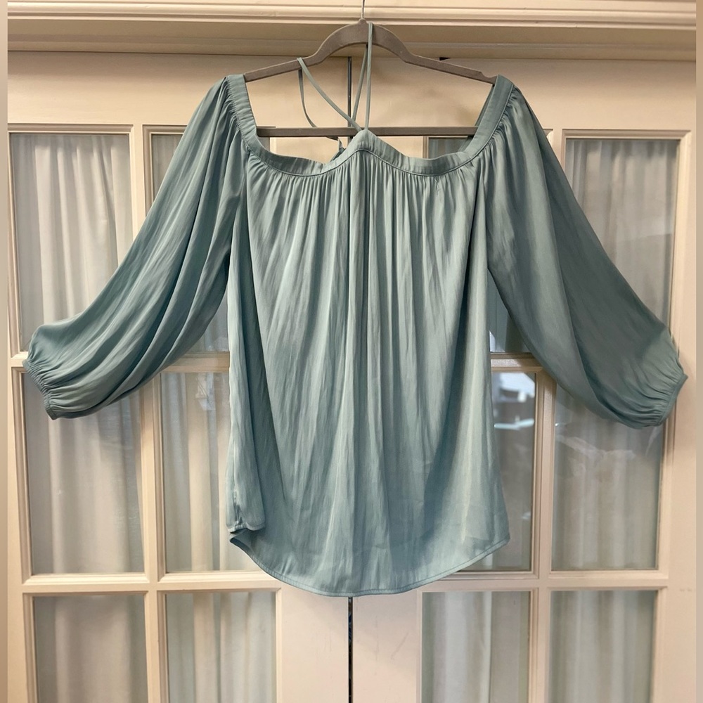 Gianni Bini size Large off the shoulder blouse.